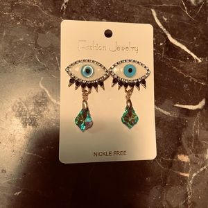 Eye earrings